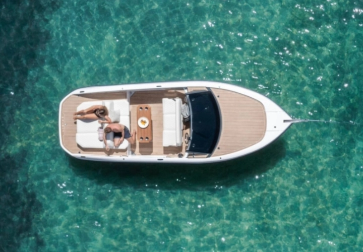 Je 100Ah lithiová lodní baterie tou nejlepší volbou pro energetické potřeby vaší lodi?